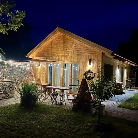 Сasa de vacaciones Sárkányok Háza Balaton - House Of Dragons With Jakuzzi Raposka